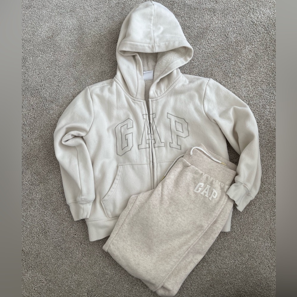 Girls Gap Fleece Sweat Shirt and Seat Pants